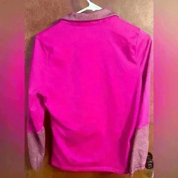 The North Face women’s bright pink pullover - Picture 3 of 3